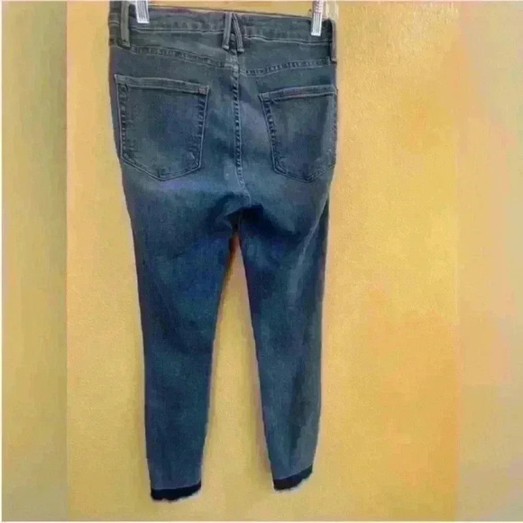 Good American- "Good Legs Split Seam Skinny"
Jeans Size 6/28 EUC! - Picture 6 of 9